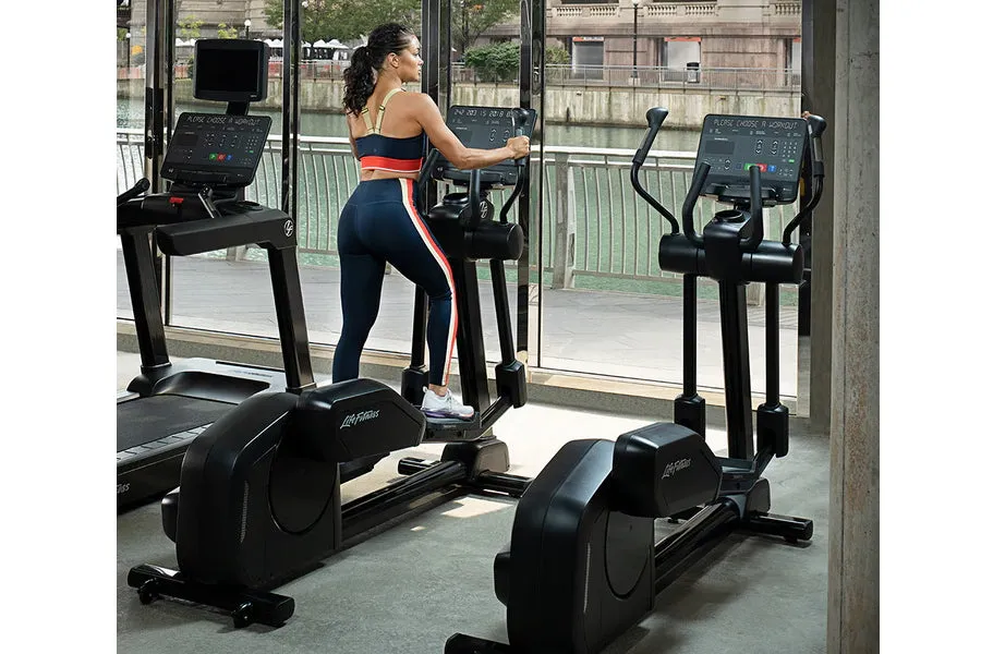 Life Fitness Club Series   (Plus) Elliptical Cross-Trainer (💥MEMORIAL SALE)
