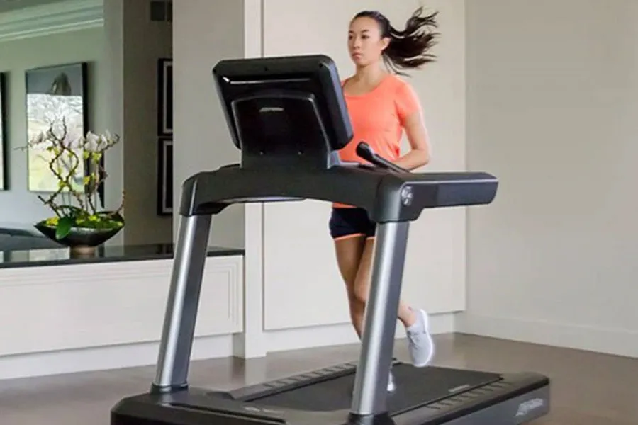 Life Fitness Club Series   (Plus) Treadmill (💥MEMORIAL SALE)
