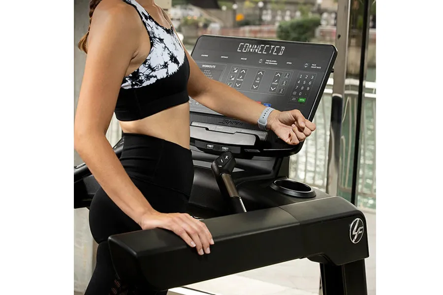 Life Fitness Club Series   (Plus) Treadmill (💥MEMORIAL SALE)
