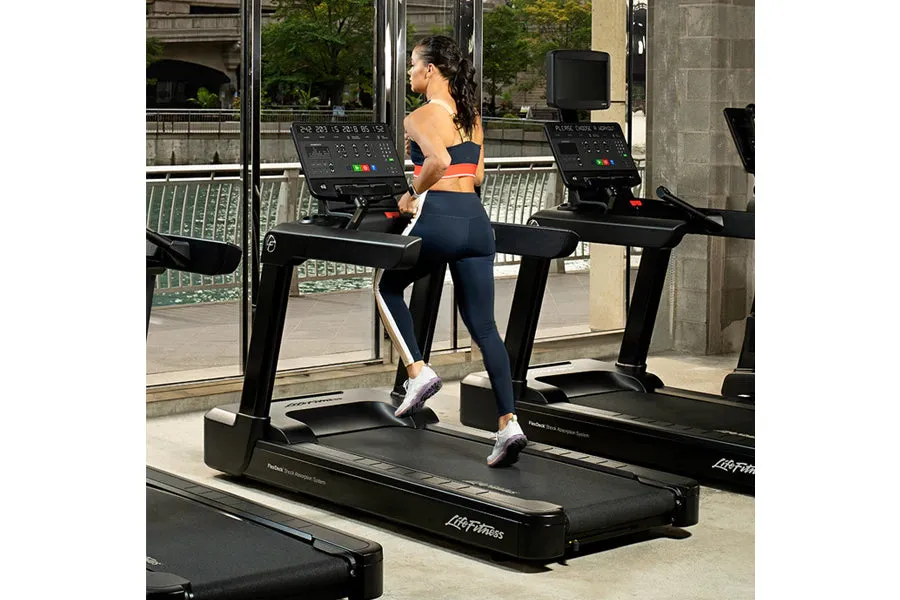Life Fitness Club Series   (Plus) Treadmill (💥MEMORIAL SALE)