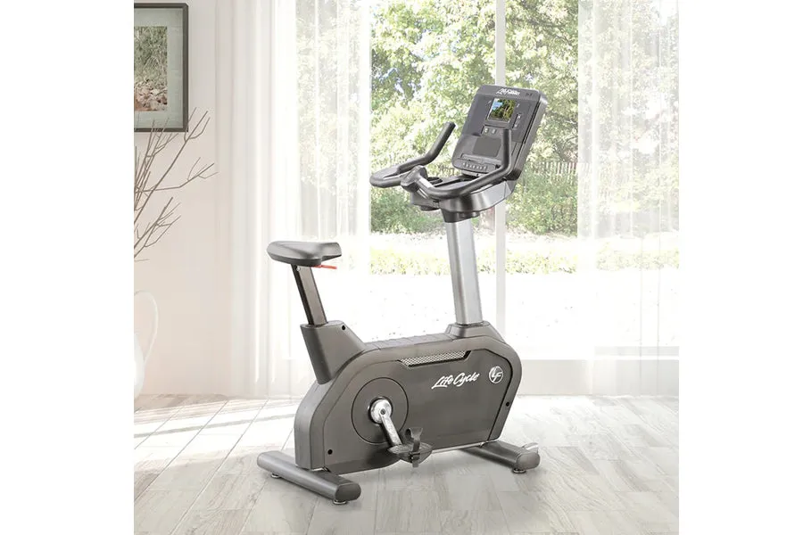 Life Fitness Club Series   (Plus) Upright Lifecycle Bike w/ Discover SE3 Console (DEMO) (💥MEMORIAL SALE)