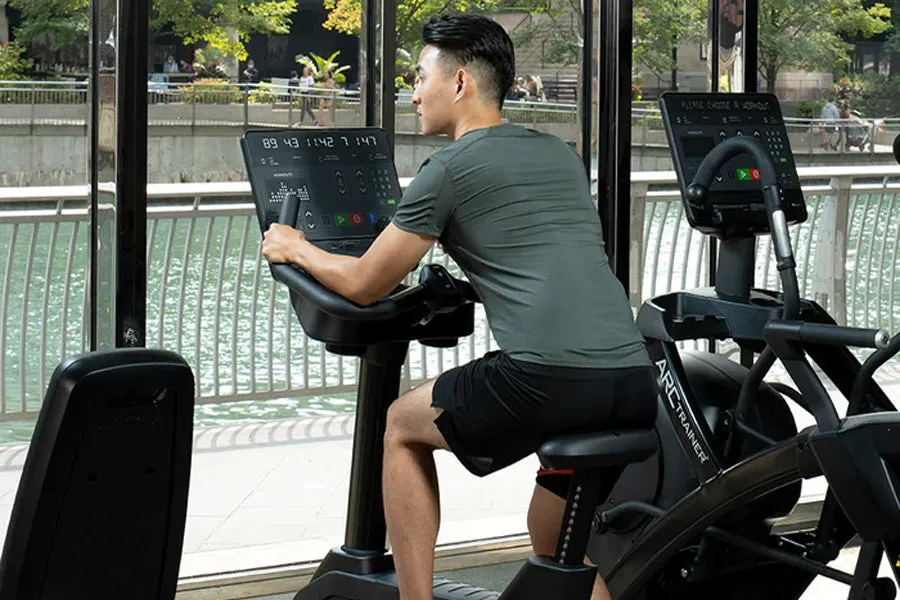 Life Fitness Club Series   (Plus) Upright Lifecycle Bike w/ Discover SE3 Console (DEMO) (💥MEMORIAL SALE)