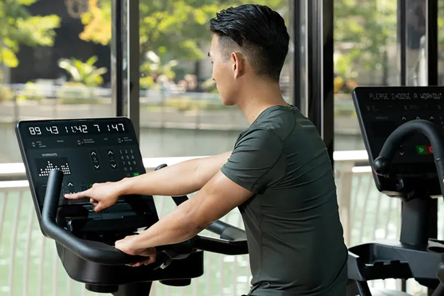 Life Fitness Club Series   (Plus) Upright Lifecycle Bike w/ Discover SE3 Console (DEMO) (💥MEMORIAL SALE)