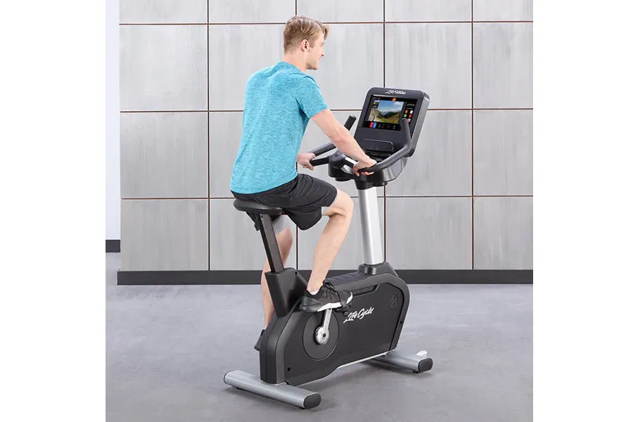 Life Fitness Club Series   (Plus) Upright Lifecycle Bike w/ Discover SE3 Console (DEMO) (💥MEMORIAL SALE)