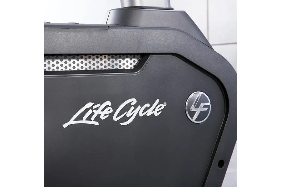 Life Fitness Club Series   (Plus) Upright Lifecycle Bike w/ Discover SE3 Console (DEMO) (💥MEMORIAL SALE)