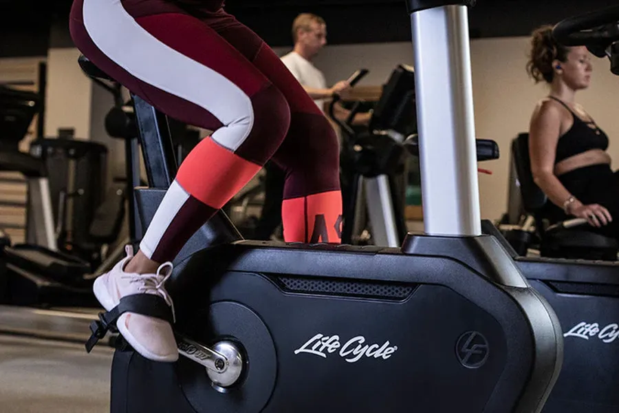 Life Fitness Club Series   (Plus) Upright Lifecycle Bike w/ Discover SE3 Console (DEMO) (💥MEMORIAL SALE)