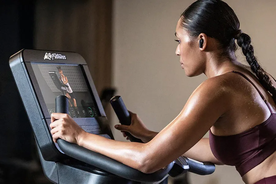 Life Fitness Club Series   (Plus) Upright Lifecycle Bike w/ Discover SE3 Console (DEMO) (💥MEMORIAL SALE)